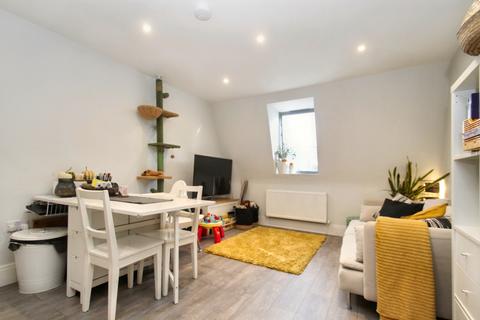 2 bedroom apartment for sale, Belmont Road, Uxbridge