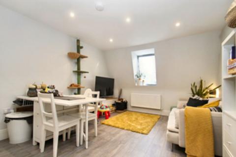 2 bedroom flat for sale, Belmont Road, Uxbridge, UB8