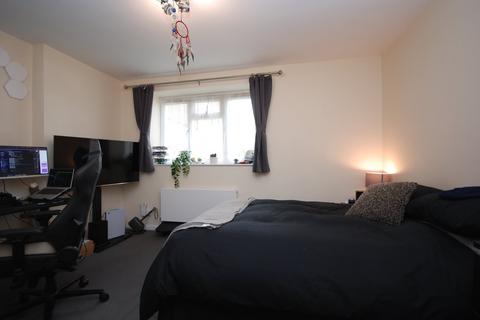 2 bedroom flat to rent, Oaks Avenue, London SE19