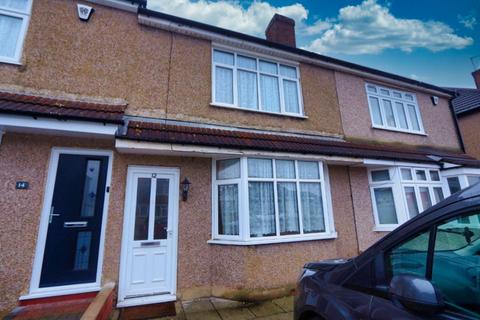 3 bedroom terraced house to rent, Tennyson Road, Romford, RM3