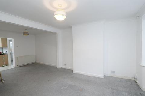 3 bedroom terraced house to rent, Tennyson Road, Romford, RM3