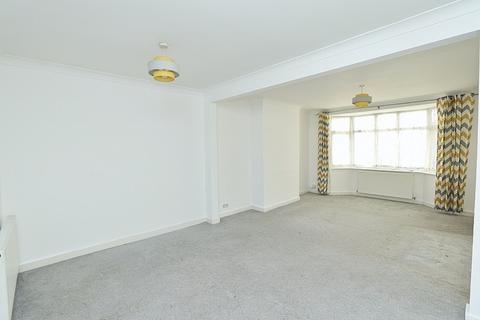 3 bedroom terraced house to rent, Tennyson Road, Romford, RM3