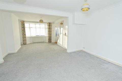 3 bedroom terraced house to rent, Tennyson Road, Romford, RM3