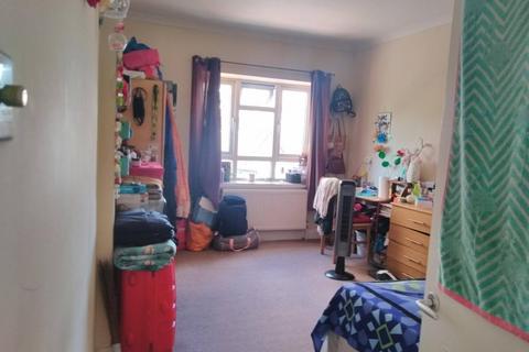 3 bedroom flat for sale, LONDON ROAD, IG11 8EG