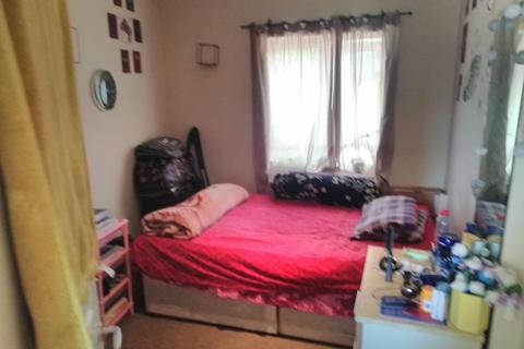 3 bedroom flat for sale, LONDON ROAD, IG11 8EG