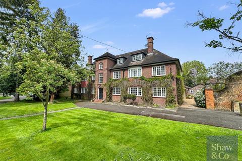 11, Tudor Court Castle Way, Feltham, TW13 7QQ