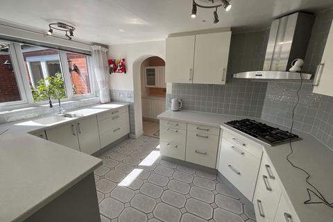2 bedroom detached bungalow for sale, Halesowen Road, Halesowen B62