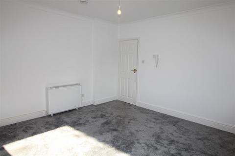 2 bedroom flat to rent, Flat 8 Brunswick Court, Cleethorpes, N.E. Lincolnshire, DN35 8RQ