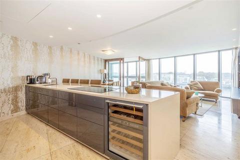 3 bedroom flat for sale, St. George Wharf, London SW8