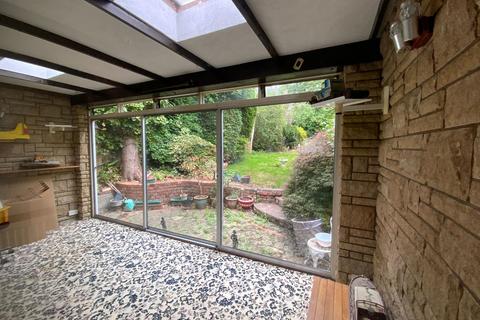 undefined, Max Road, Quinton B32