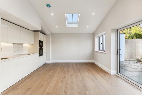 3 bedroom apartment for sale, Fernlea Road, London, SW12