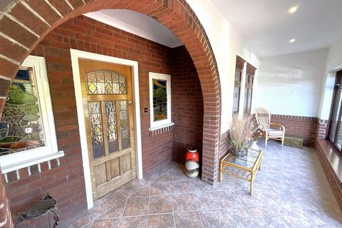 3 bedroom detached house for sale, 157 Bromsgrove Road, Hunnington B62