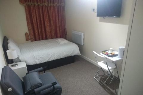 1 bedroom in a flat share to rent, 99 High Road, IG1 1DE