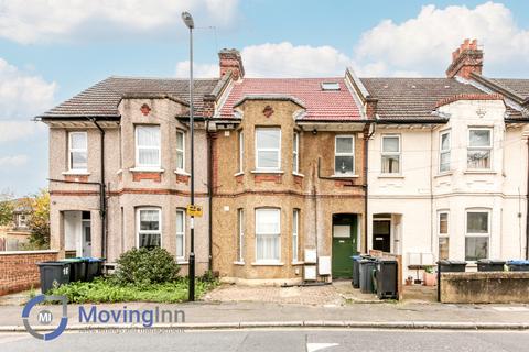 3 bedroom maisonette to rent, St. James'S Park, Croydon, Surrey, CR0