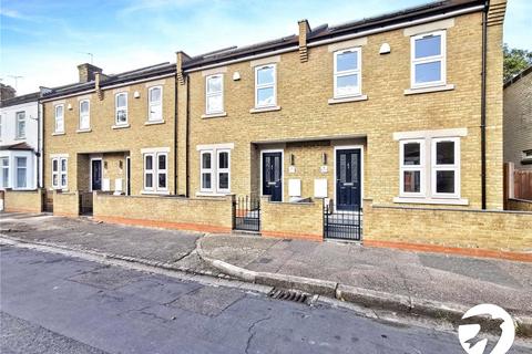 3 bedroom semi-detached house to rent, Marmadon Road, London, SE18