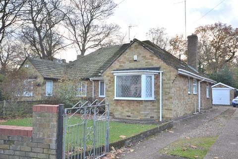 2 bedroom semi-detached bungalow for sale, Laburnum Avenue, Hull HU8