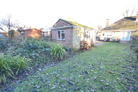 2 bedroom semi-detached bungalow for sale, Laburnum Avenue, Hull HU8