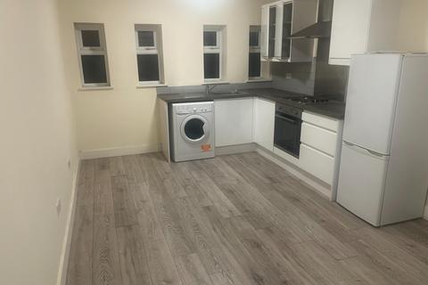 2 bedroom flat to rent, Hawthorn Avenue, Timperley, WA15