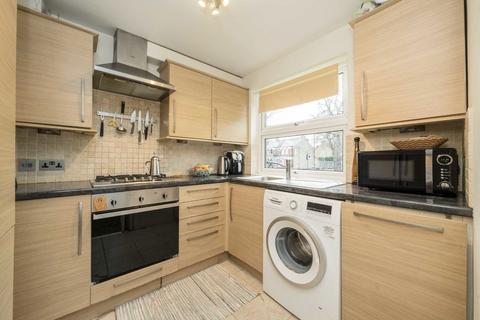 2 bedroom flat to rent, Kent Avenue, London W13