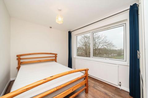 2 bedroom flat to rent, Kent Avenue, London W13