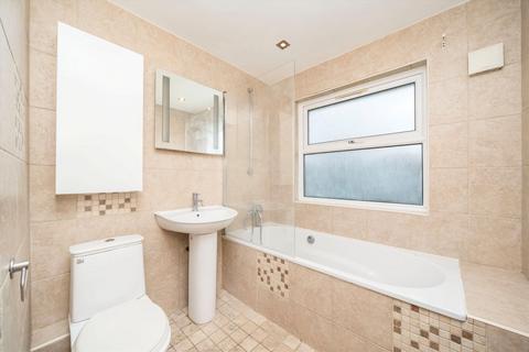 2 bedroom flat to rent, Kent Avenue, London W13