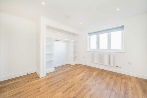 2 bedroom flat to rent, Greenview Drive, Raynes Park SW20