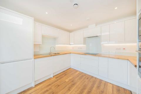 2 bedroom flat to rent, Greenview Drive, Raynes Park SW20