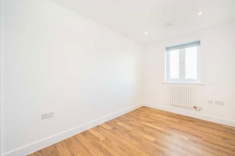 2 bedroom flat to rent, Greenview Drive, Raynes Park SW20