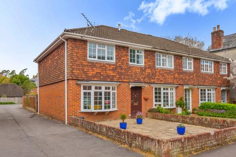 3 bedroom end of terrace house to rent, Middlebridge Street, Hampshire SO51