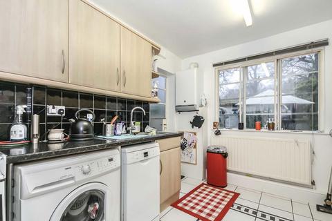 2 bedroom flat to rent, Wilmer Crescent, Kingston Upon Thames KT2