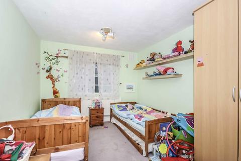 2 bedroom flat to rent, Wilmer Crescent, Kingston Upon Thames KT2