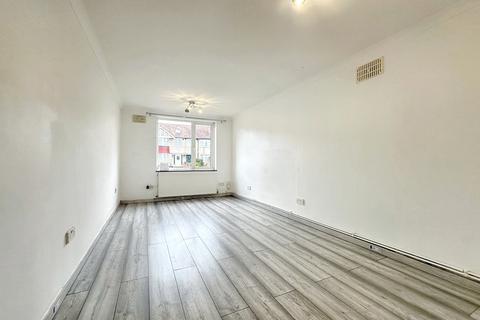 Studio to rent, Ryefield Avenue, UXBRIDGE, Middlesex