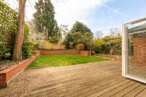 6 Queens Crescent, Richmond, TW10 6HG