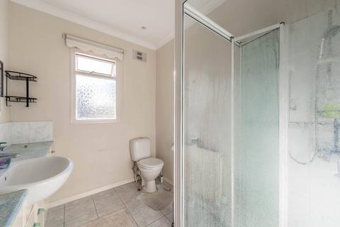 2 bedroom terraced house to rent, Grant Road, Harrow, HA3