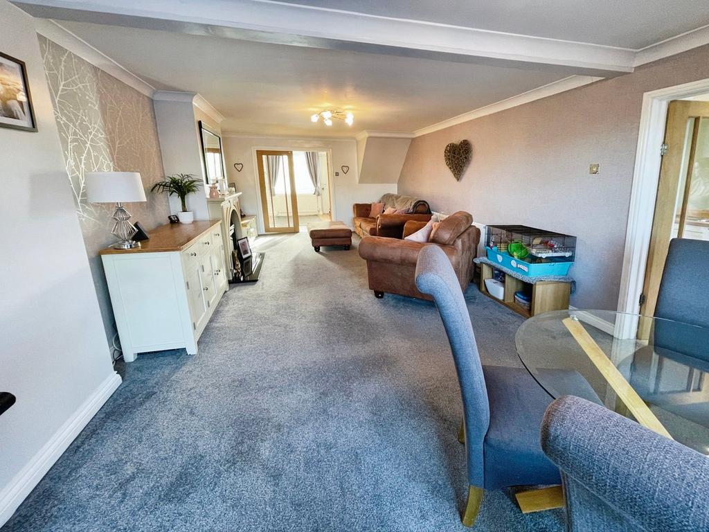 Lounge/Dining Room