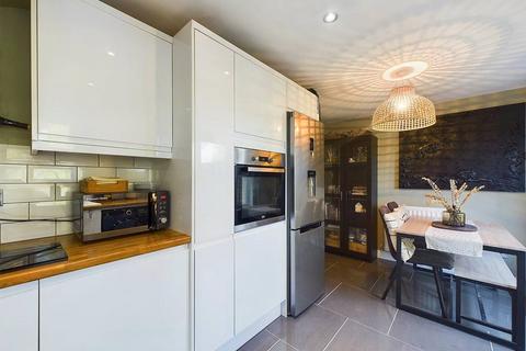 3 Bodiam Close, Berkeley Beverborne, Worcester, WR4 0EL