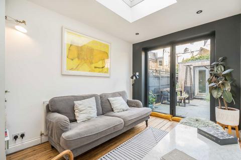 2 bedroom flat for sale, Strathville Road, London SW18