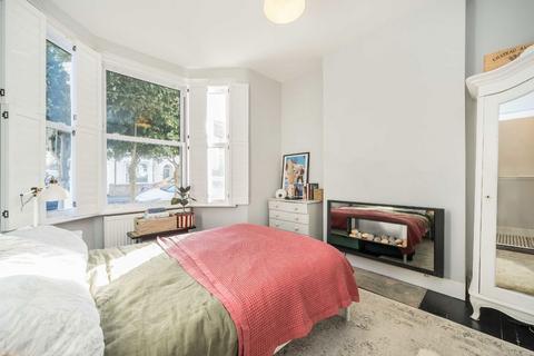 2 bedroom flat for sale, Strathville Road, London SW18