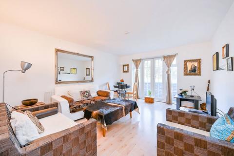 2 bedroom flat for sale, Frobisher House, Ealing, London, W5