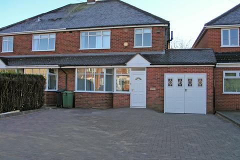 4 bedroom semi-detached house to rent, Hiplands Road, Halesowen B62