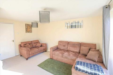 2 bedroom property to rent, Balmoral Close, Wellingborough