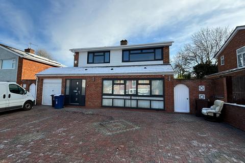 4 bedroom detached house to rent, Longfellow Road, Banbury