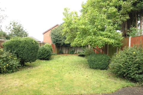 3 bedroom semi-detached house to rent, Stewarts Road, Halesowen B62