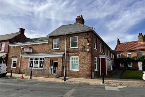 Shop to rent, Easingwold, York