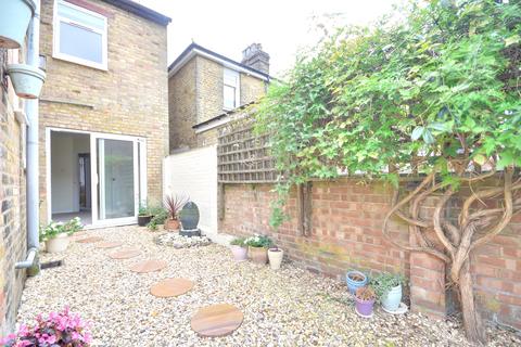 3 bedroom terraced house to rent, Newdigate Road, Harefield, Middlesex, UB9 6EL