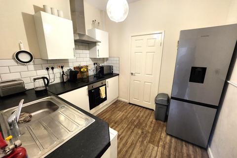 2 bedroom semi-detached house to rent, Green Lane, Stourbridge DY9