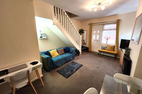 2 bedroom semi-detached house to rent, Green Lane, Stourbridge DY9