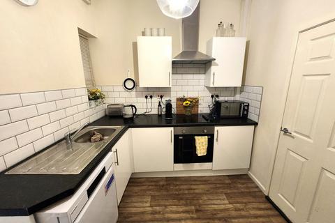 2 bedroom semi-detached house to rent, Green Lane, Stourbridge DY9