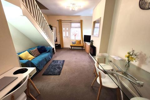 2 bedroom semi-detached house to rent, Green Lane, Stourbridge DY9