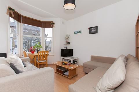 2 bedroom flat to rent, Kellett Road